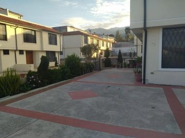 Vedo casa de 410m, urbanizacion privada El condado