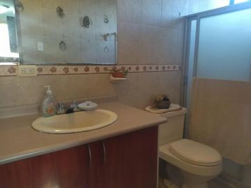 Vedo casa de 410m, urbanizacion privada El condado