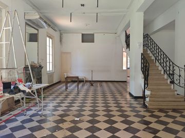 Castelar - Venta - Chalet Sobre un amplio lote de 1334 m² en Castelar Norte