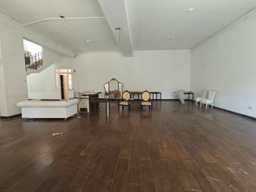 Castelar - Venta - Chalet Sobre un amplio lote de 1334 m² en Castelar Norte