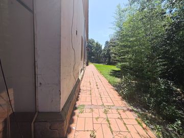 Castelar - Venta - Chalet Sobre un amplio lote de 1334 m² en Castelar Norte