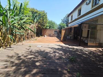 Castelar - Venta - Chalet Sobre un amplio lote de 1334 m² en Castelar Norte