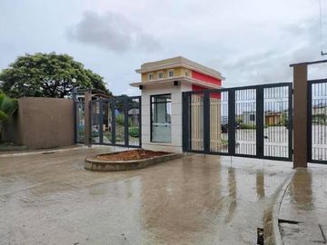 Condominium Title Single attached House and lot for Sale in Minglanilla Cebu