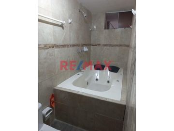 Se Vende Departamento Amplio En Los Olivos