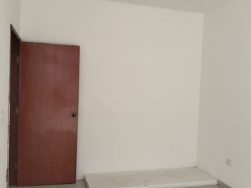 ALQUILER DE CASA DE 3 PISOS, EN AV. LAS PALMERAS