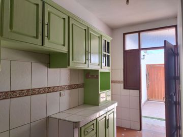 ALQUILER DE CASA DE 3 PISOS, EN AV. LAS PALMERAS