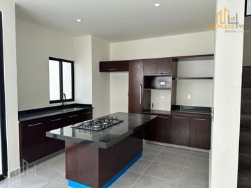 Casa en Residencial Las Ceibas, Ciudad del Carmen