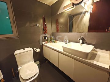 DEPARTAMENTO 2 DORMITORIOS/2 BAÑOS CON ESTACIONAMIENTO, BARRIO ITALIA, PROVIDENCIA