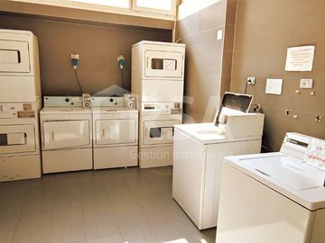 DEPARTAMENTO 2 DORMITORIOS/2 BAÑOS CON ESTACIONAMIENTO, BARRIO ITALIA, PROVIDENCIA
