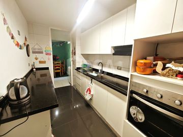 DEPARTAMENTO 2 DORMITORIOS/2 BAÑOS CON ESTACIONAMIENTO, BARRIO ITALIA, PROVIDENCIA
