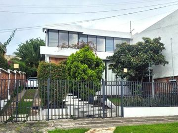 Casa en Venta, Ciudad Satélite, Novelistas, Naucalpan de Juárez, Vigilancia