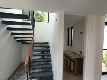 Casa en Venta, Ciudad Satélite, Novelistas, Naucalpan de Juárez, Vigilancia