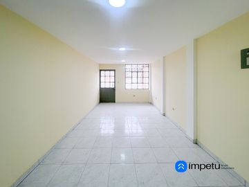 Se vende casa independiente de tres plantas