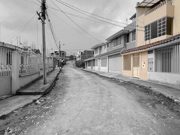Se vende casa independiente de tres plantas