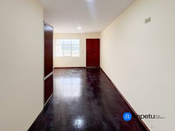 Se vende casa independiente de tres plantas