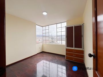 Se vende casa independiente de tres plantas