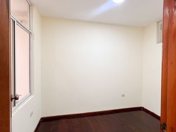 Se vende casa independiente de tres plantas