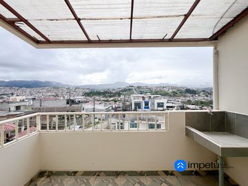 Se vende casa independiente de tres plantas
