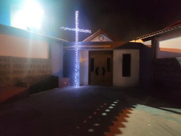 CASA  GRANDE EN VENTA - EN LA MITAD EL MUNDO QUITO
