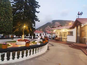 CASA  GRANDE EN VENTA - EN LA MITAD EL MUNDO QUITO