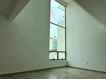 VENTA DE CASA NUEVA EN TOLUCA - CACALOMACAN, Ven a conocer tú casa con hermoso jardín, 5 lugares de estacionamiento, 4 recamaras y 3 baños completos