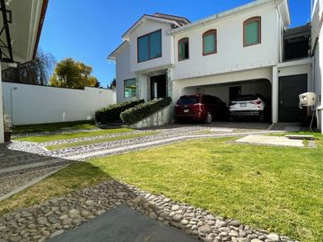 PRECIOSA CASA RESIDENCIAL EN VENTA, CON DEPARTAMENTO INDEPENDIENTE, EN LA ZONA EXCLUSIVA DE CACALOMACA