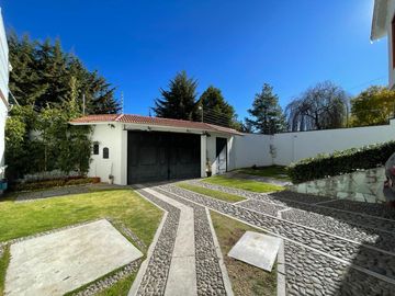 PRECIOSA CASA RESIDENCIAL EN VENTA, CON DEPARTAMENTO INDEPENDIENTE, EN LA ZONA EXCLUSIVA DE CACALOMACA