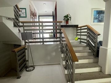 PRECIOSA CASA RESIDENCIAL EN VENTA, CON DEPARTAMENTO INDEPENDIENTE, EN LA ZONA EXCLUSIVA DE CACALOMACA