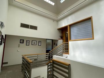 PRECIOSA CASA RESIDENCIAL EN VENTA, CON DEPARTAMENTO INDEPENDIENTE, EN LA ZONA EXCLUSIVA DE CACALOMACA