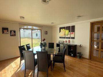 PRECIOSA CASA RESIDENCIAL EN VENTA, CON DEPARTAMENTO INDEPENDIENTE, EN LA ZONA EXCLUSIVA DE CACALOMACA