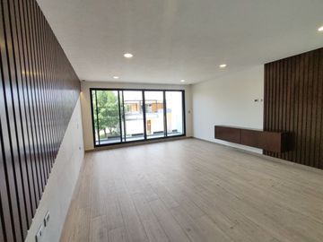 CASA EN VENTA CON 5 RECÁMARAS EN PARQUE POTOSÍ.