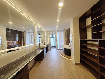 CASA EN VENTA CON 5 RECÁMARAS EN PARQUE POTOSÍ.