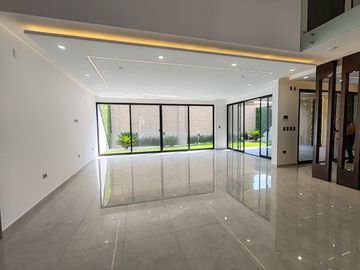 CASA EN VENTA CON 5 RECÁMARAS EN PARQUE POTOSÍ.