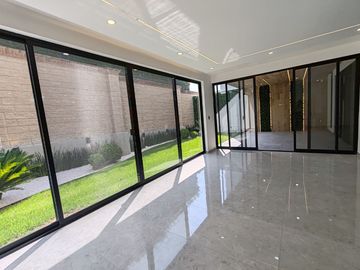 CASA EN VENTA CON 5 RECÁMARAS EN PARQUE POTOSÍ.