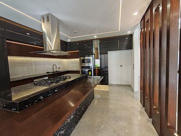 CASA EN VENTA CON 5 RECÁMARAS EN PARQUE POTOSÍ.