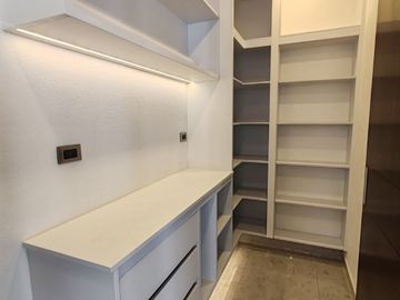 CASA EN VENTA CON 5 RECÁMARAS EN PARQUE POTOSÍ.