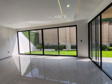 CASA EN VENTA CON 5 RECÁMARAS EN PARQUE POTOSÍ.