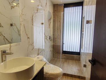 CASA EN VENTA CON 5 RECÁMARAS EN PARQUE POTOSÍ.