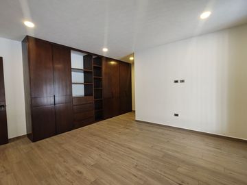 CASA EN VENTA CON 5 RECÁMARAS EN PARQUE POTOSÍ.
