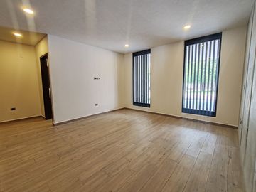 CASA EN VENTA CON 5 RECÁMARAS EN PARQUE POTOSÍ.