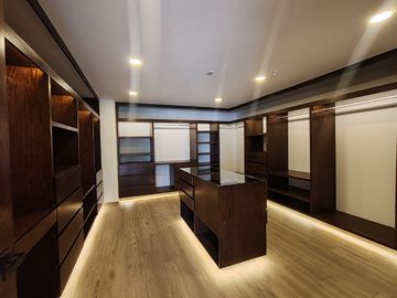 CASA EN VENTA CON 5 RECÁMARAS EN PARQUE POTOSÍ.