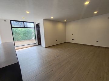 CASA EN VENTA CON 5 RECÁMARAS EN PARQUE POTOSÍ.