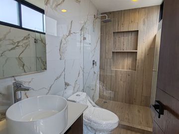 CASA EN VENTA CON 5 RECÁMARAS EN PARQUE POTOSÍ.