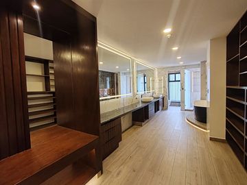 CASA EN VENTA CON 5 RECÁMARAS EN PARQUE POTOSÍ.