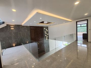 CASA EN VENTA CON 5 RECÁMARAS EN PARQUE POTOSÍ.