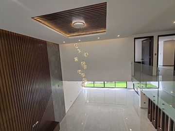 CASA EN VENTA CON 5 RECÁMARAS EN PARQUE POTOSÍ.