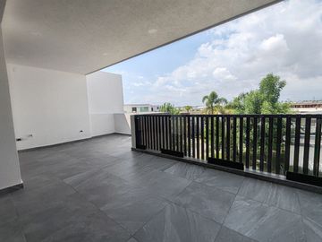 CASA EN VENTA CON 5 RECÁMARAS EN PARQUE POTOSÍ.