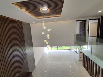 CASA EN VENTA CON 5 RECÁMARAS EN PARQUE POTOSÍ.
