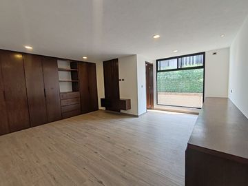CASA EN VENTA CON 5 RECÁMARAS EN PARQUE POTOSÍ.