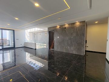 CASA EN VENTA CON 5 RECÁMARAS EN PARQUE POTOSÍ.